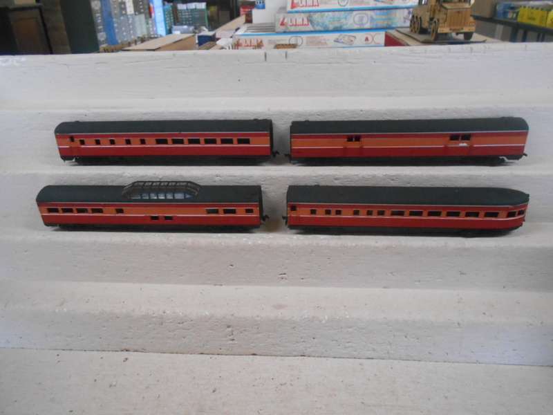 HO SCALE - ATHEARN - DAYLIGHT EXPRESS - COACHES - X4 - BOXED