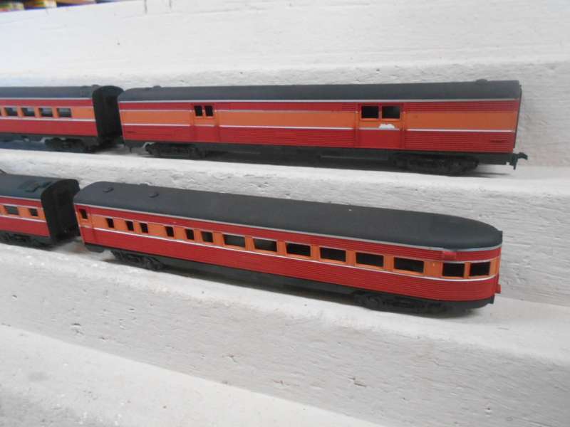 HO SCALE - ATHEARN - DAYLIGHT EXPRESS - COACHES - X4 - BOXED