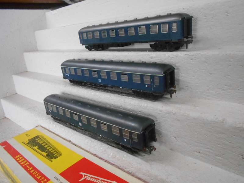 HO SCALE - FLEISCHMANN - BLUE DB PASSENGER COACHES - X3 - BOXED