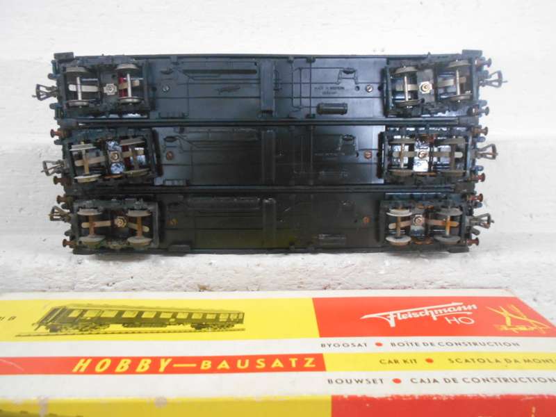 HO SCALE - FLEISCHMANN - BLUE DB PASSENGER COACHES - X3 - BOXED