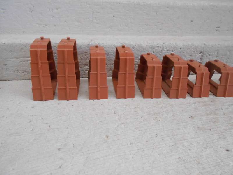 OO SCALE - TRIANG - VARIOUS BROWN BRIDGE SUPPORTS - X14