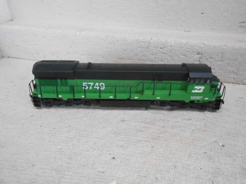 HO  SCALE - ATLAS - U33C BURLINGTON NORTHERN - DIESEL LOCOMOTIVE - BOXED