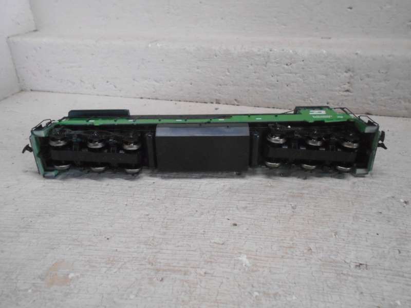 HO  SCALE - ATLAS - U33C BURLINGTON NORTHERN - DIESEL LOCOMOTIVE - BOXED