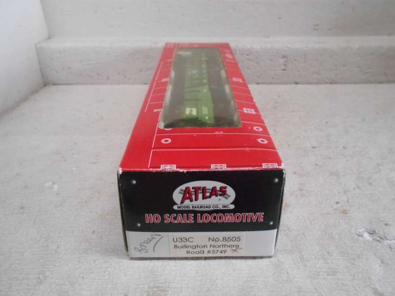 HO  SCALE - ATLAS - U33C BURLINGTON NORTHERN - DIESEL LOCOMOTIVE - BOXED
