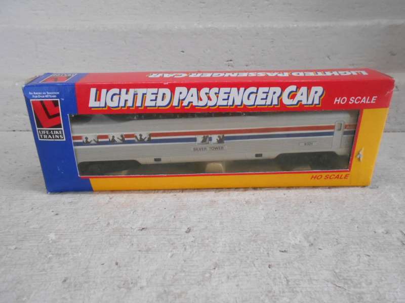 HO  SCALE - LIFELIKE - AMTRAK - DOME PASSENGER COACH - BOXED