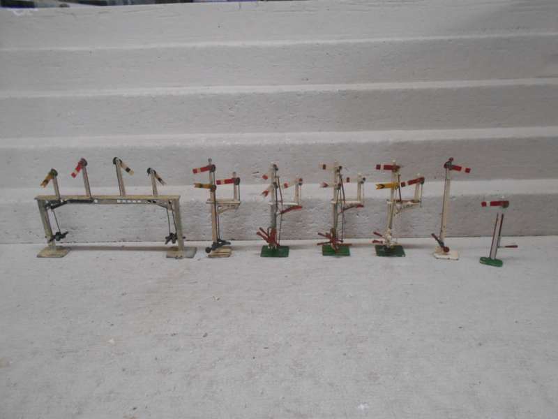 OO SCALE - CRESCENT RAIL SIGNALS - X7