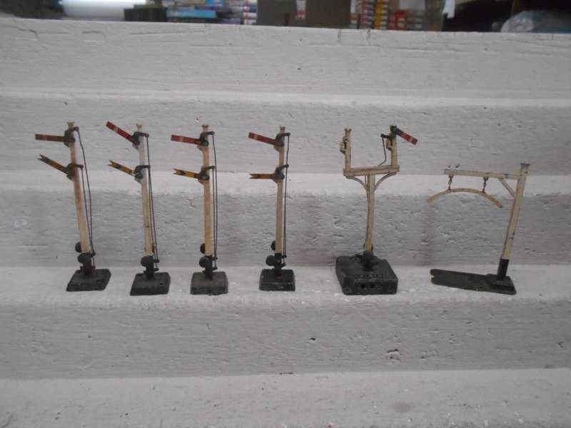 OO SCALE - HORNBY DUBLO - VARIOUS RAIL SIGNALS - X5 + HEIGHT GAUGE