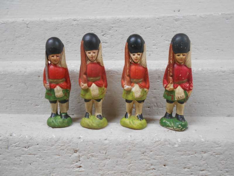 FOREIGN CERAMIC SOLDIERS - X4