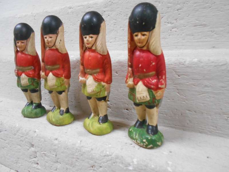 FOREIGN CERAMIC SOLDIERS - X4