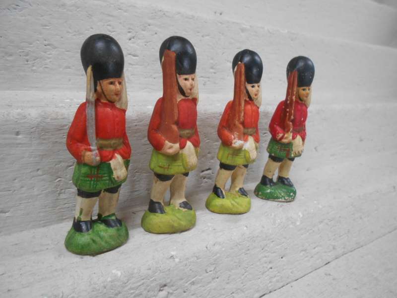 FOREIGN CERAMIC SOLDIERS - X4
