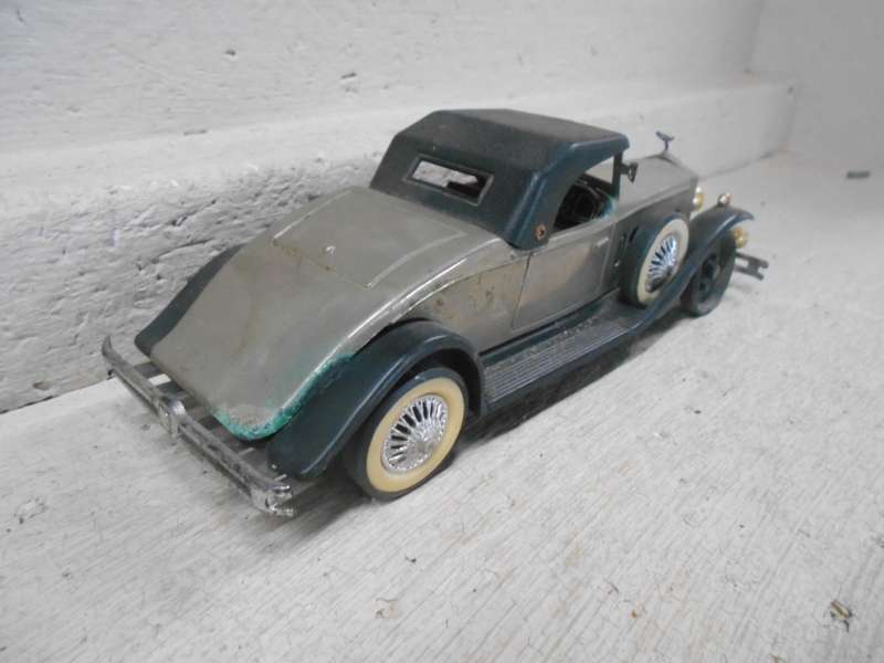 VERY OLD BATTERY OPERATED CAR - MADE IN HONG KONG