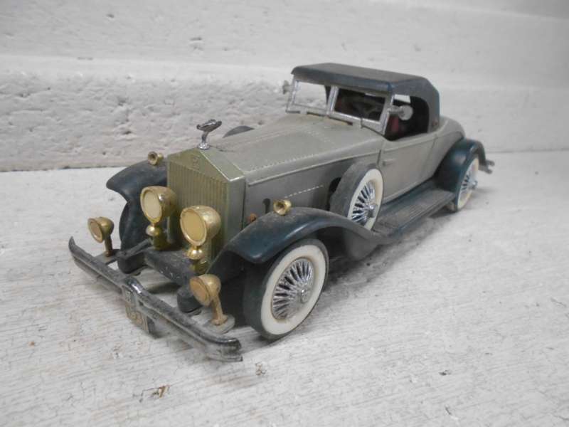 VERY OLD BATTERY OPERATED CAR - MADE IN HONG KONG