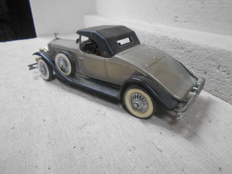 VERY OLD BATTERY OPERATED CAR - MADE IN HONG KONG