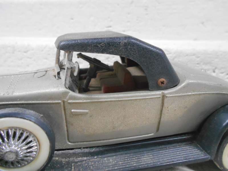 VERY OLD BATTERY OPERATED CAR - MADE IN HONG KONG