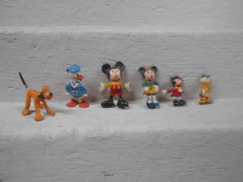 VARIOUS DISNEY FIGURINES - X33