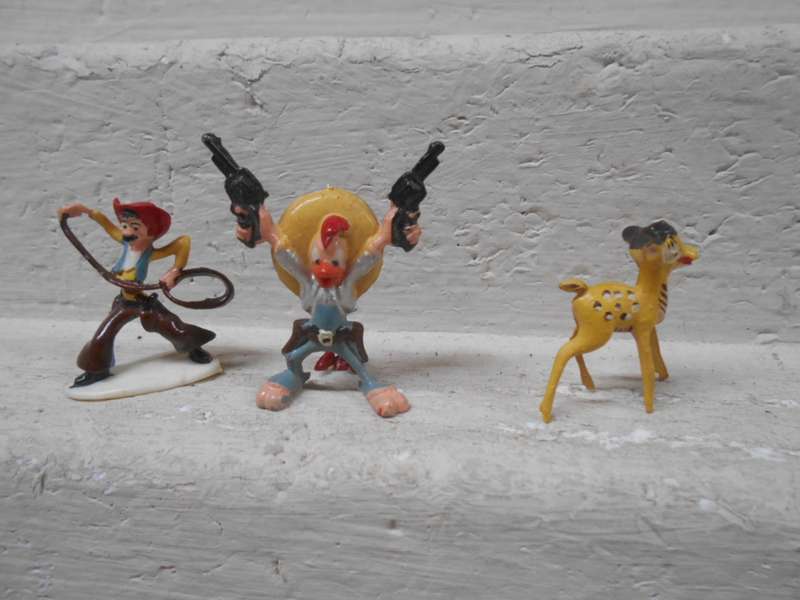VARIOUS DISNEY FIGURINES - X33