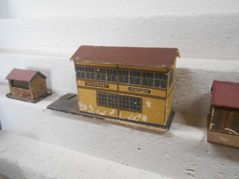 OO SCALE - VARIOUS CARDBOARD BUILDINGS