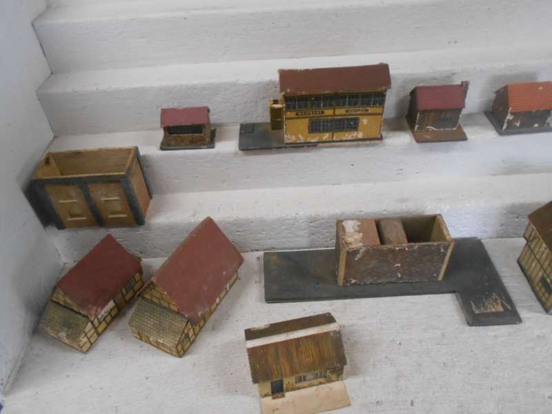 OO SCALE - VARIOUS CARDBOARD BUILDINGS