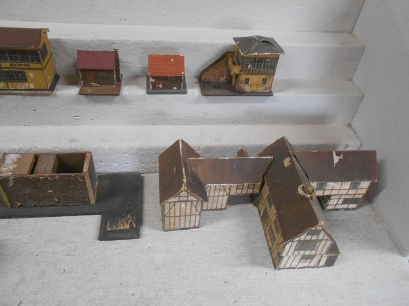 OO SCALE - VARIOUS CARDBOARD BUILDINGS