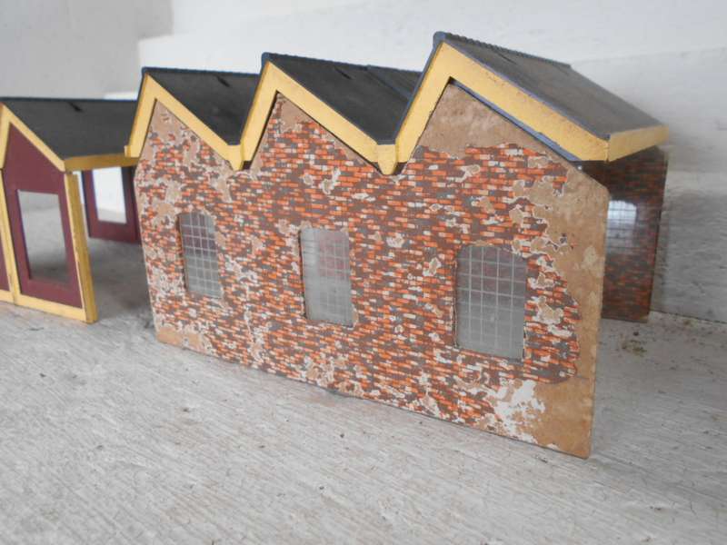 OO SCALE - TRIANG - ENGINE SHEDS - X2