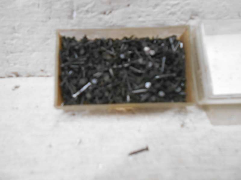 HO / OO SCALE - CONTAINER WITH OLD SCHOOL RAIL NAILS + RAIL JOINERS