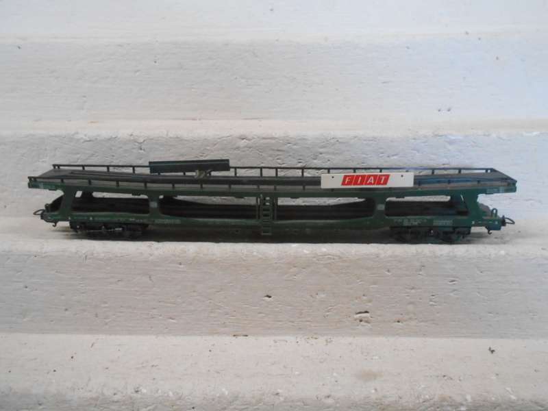 HO SCALE - LIMA - LONG FIAT GREEN CAR CARRIER