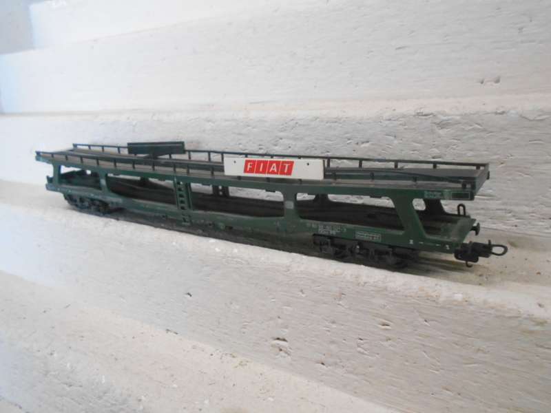HO SCALE - LIMA - LONG FIAT GREEN CAR CARRIER