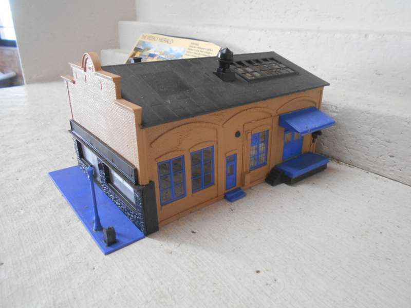 HO SCALE - CON-COR - THE WEEKLY HERALD INDUSTRIAL BUILDING