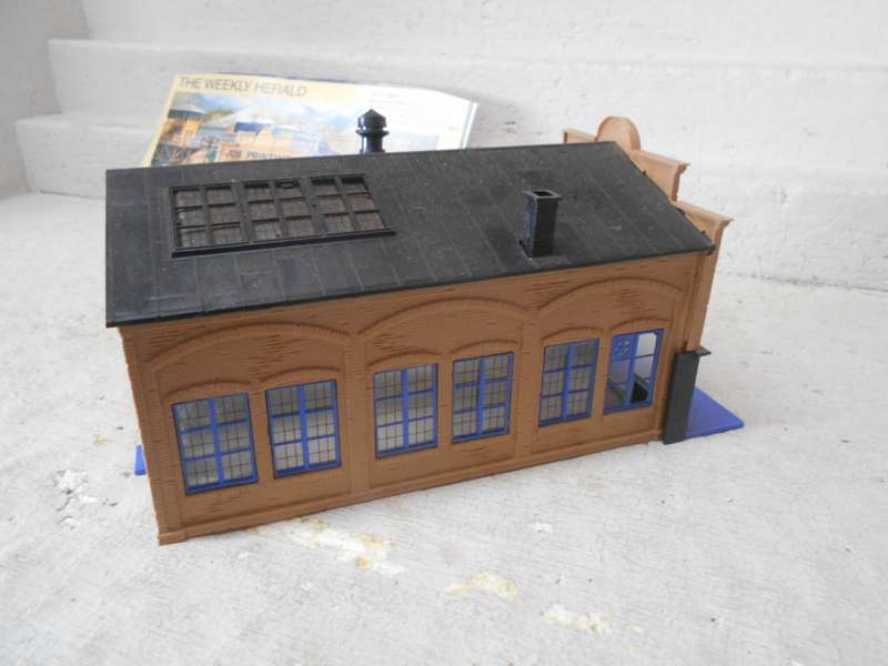 HO SCALE - CON-COR - THE WEEKLY HERALD INDUSTRIAL BUILDING