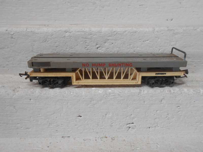 OO SCALE - TRIANG - SLOT CAR OFFLOADING WAGON