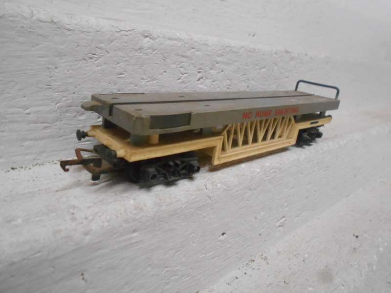 OO SCALE - TRIANG - SLOT CAR OFFLOADING WAGON