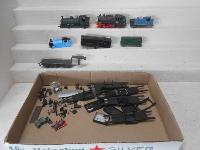 HO SCALE - LOCO BODY SCRAPYARD WITH BITS AND PIECES