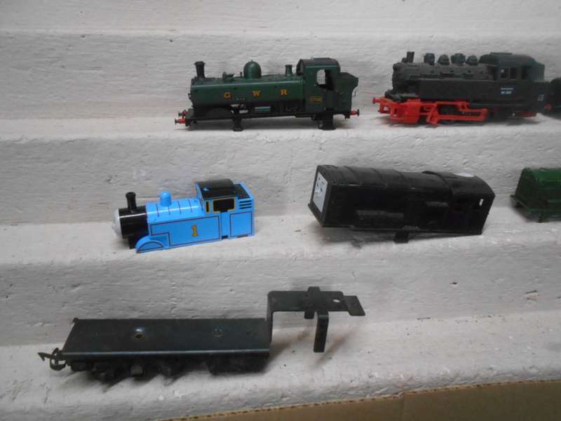 HO SCALE - LOCO BODY SCRAPYARD WITH BITS AND PIECES