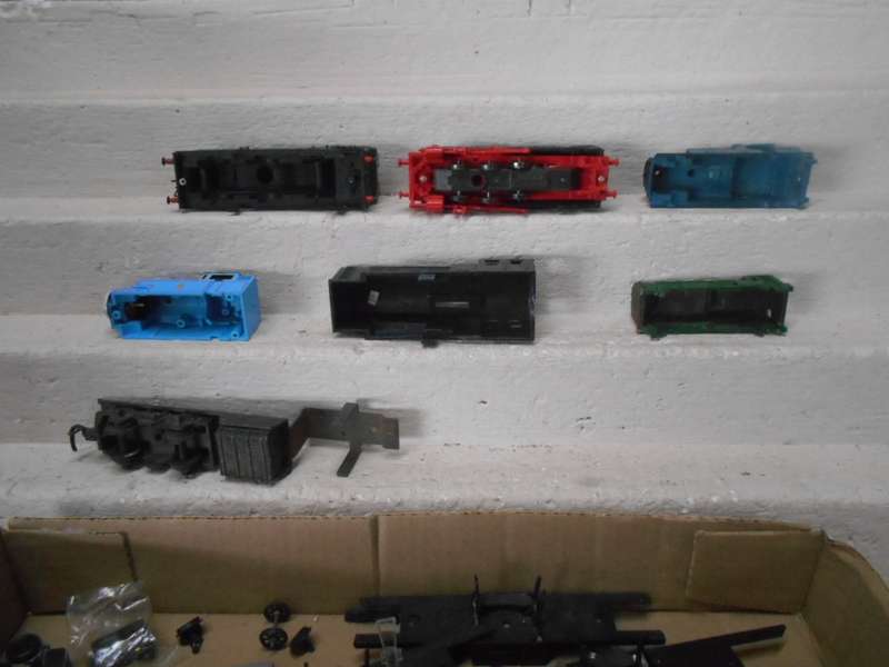 HO SCALE - LOCO BODY SCRAPYARD WITH BITS AND PIECES