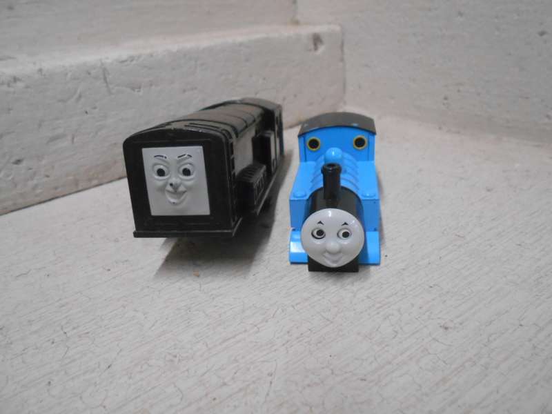 HO SCALE - LOCO BODY SCRAPYARD WITH BITS AND PIECES