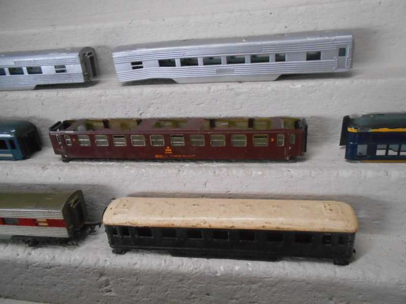 HO / OO SCALE - PASSENGER COACH - SCRAP YARD