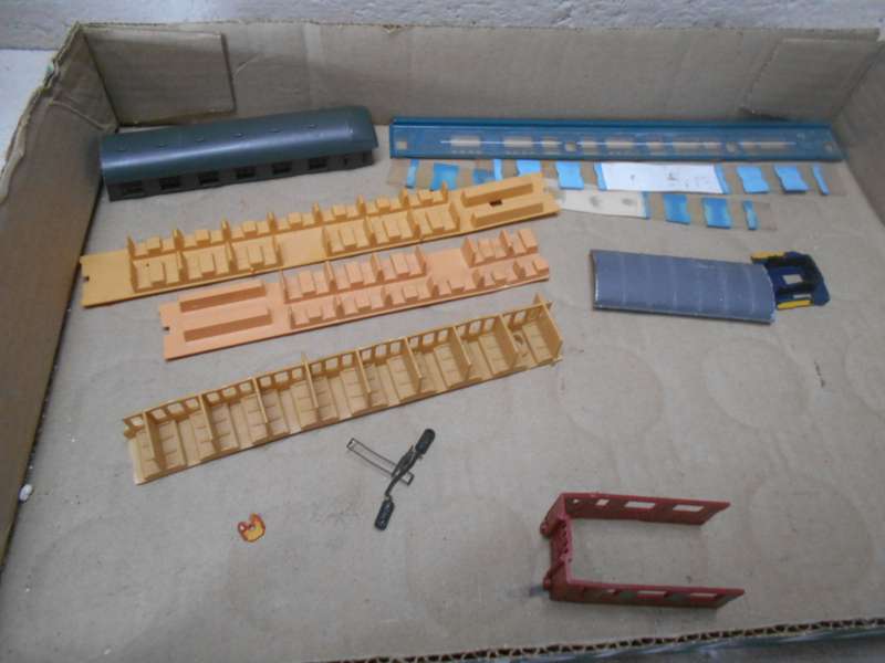 HO / OO SCALE - PASSENGER COACH - SCRAP YARD