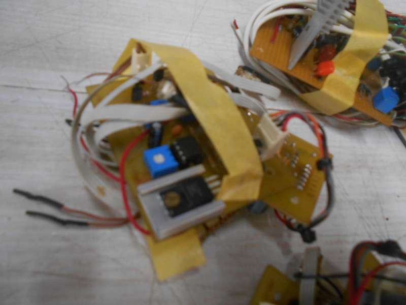 HO SCALE -  RAIL SIGNALS , ROBOTS ETC