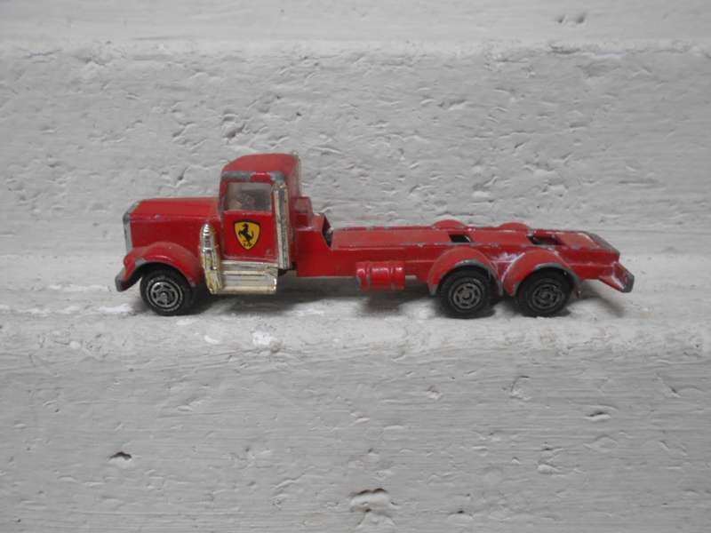 CORGI - KENWOOD TRUCK - FERRARI LOGO