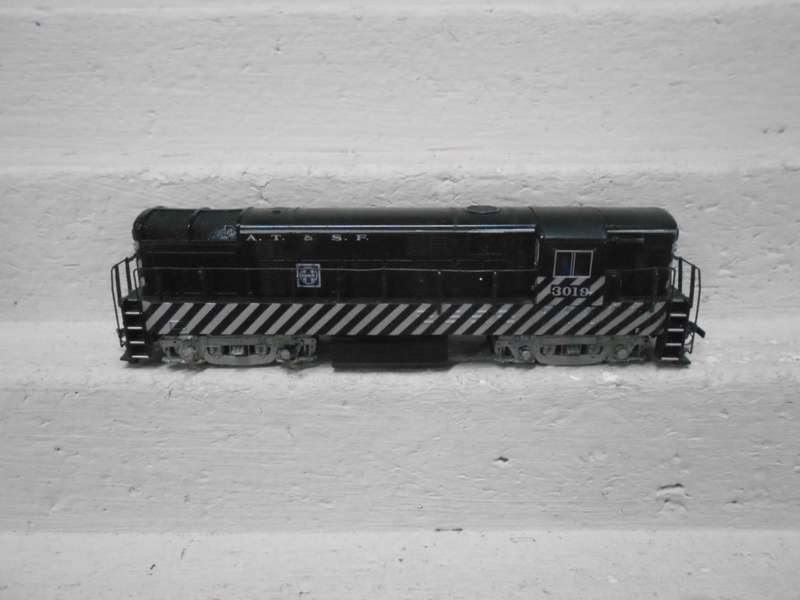 HO SCALE - BACHMANN - SANTE FE - DUMMY DIESEL LOCOMOTIVE