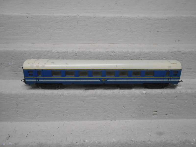 HO SCALE- LIMA - SAR - BLUE TRAIN  COACH
