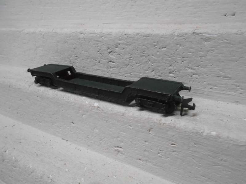 HO SCALE- LOW WELL WAGON