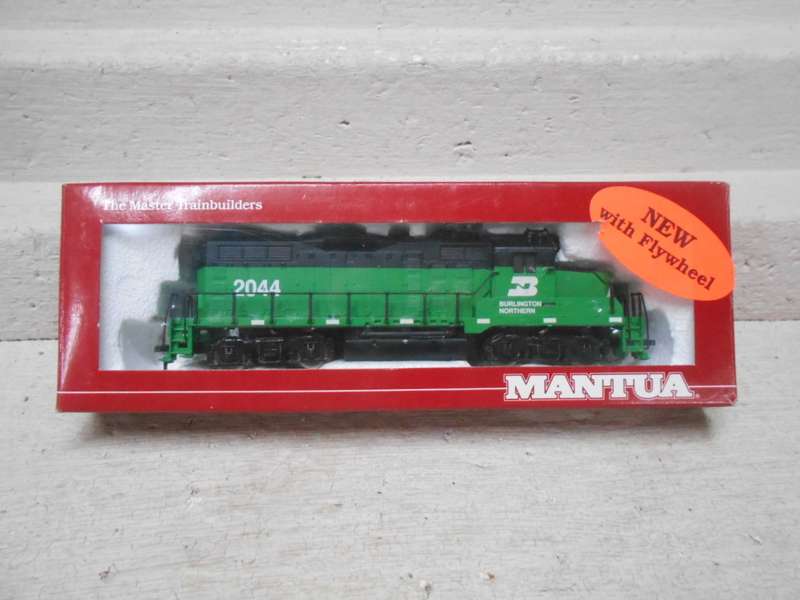 HO SCALE - MANTUA - BURLINGTON NORTHERN GP20 DIESEL LOCOMOTIVE - BOXED