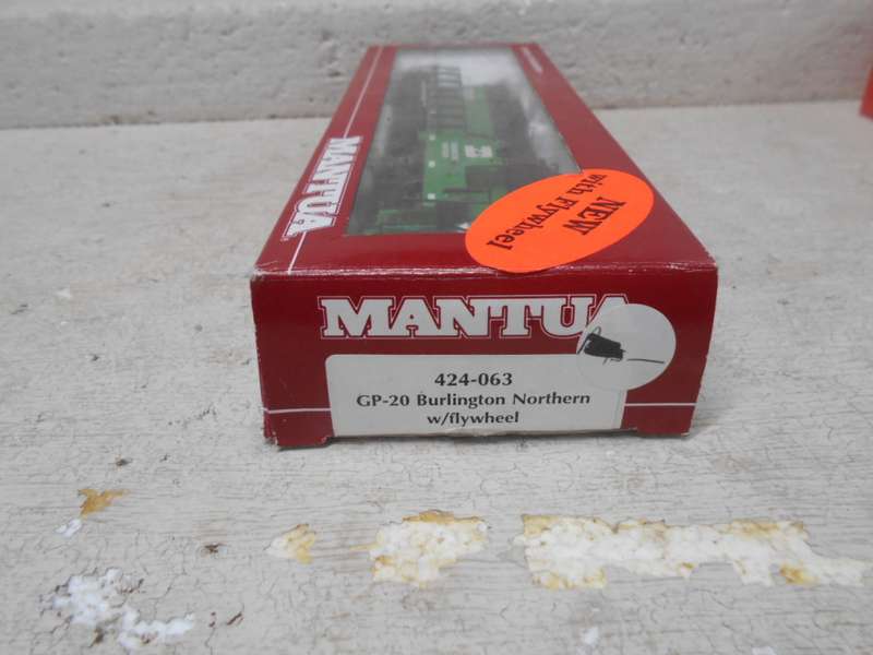 HO SCALE - MANTUA - BURLINGTON NORTHERN GP20 DIESEL LOCOMOTIVE - BOXED