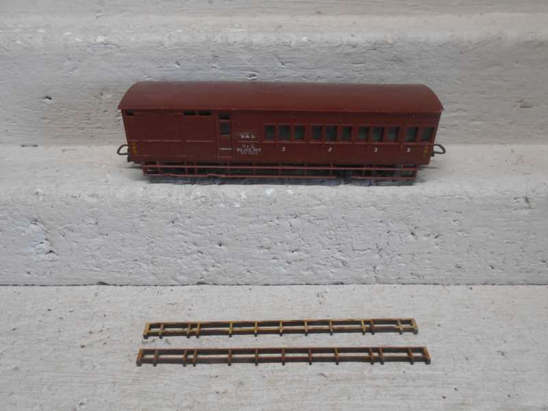 HO SCALE - LIMA - SAR - V8 GUARDS VAN - INCLUDING REPLACEMENT BOTTOM RAILS