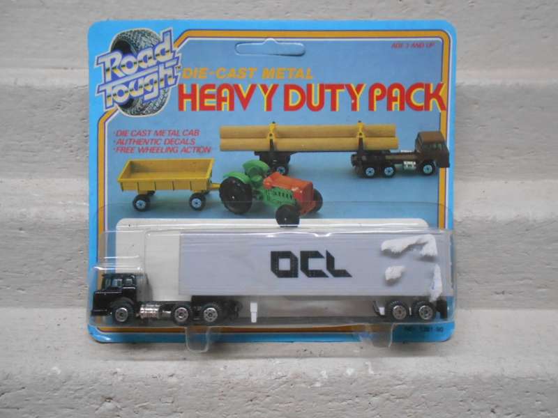 HO SCALE - YATMING - TRUCK WITH DCL CONTAINER TRAILER -BOXED