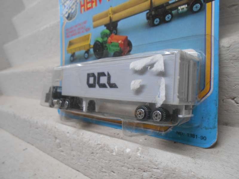 HO SCALE - YATMING - TRUCK WITH DCL CONTAINER TRAILER -BOXED