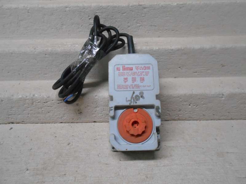 HO SCALE - LIMA - CONTROLLER / TRANSFORMER