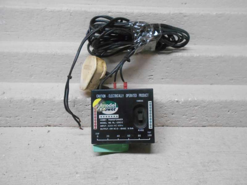 HO SCALE - MODEL POWER - CONTROLLER / TRANSFORMER