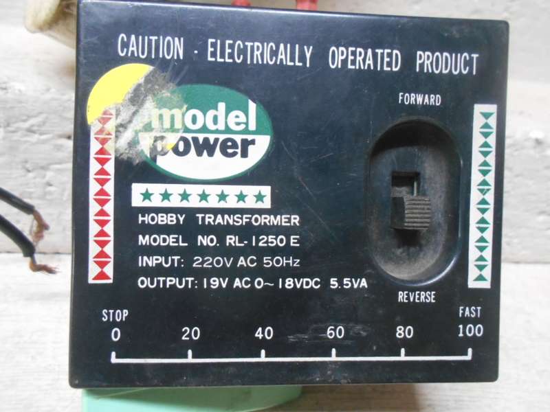 HO SCALE - MODEL POWER - CONTROLLER / TRANSFORMER